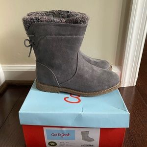 NIB Cat and Jack Girls grey suede boots